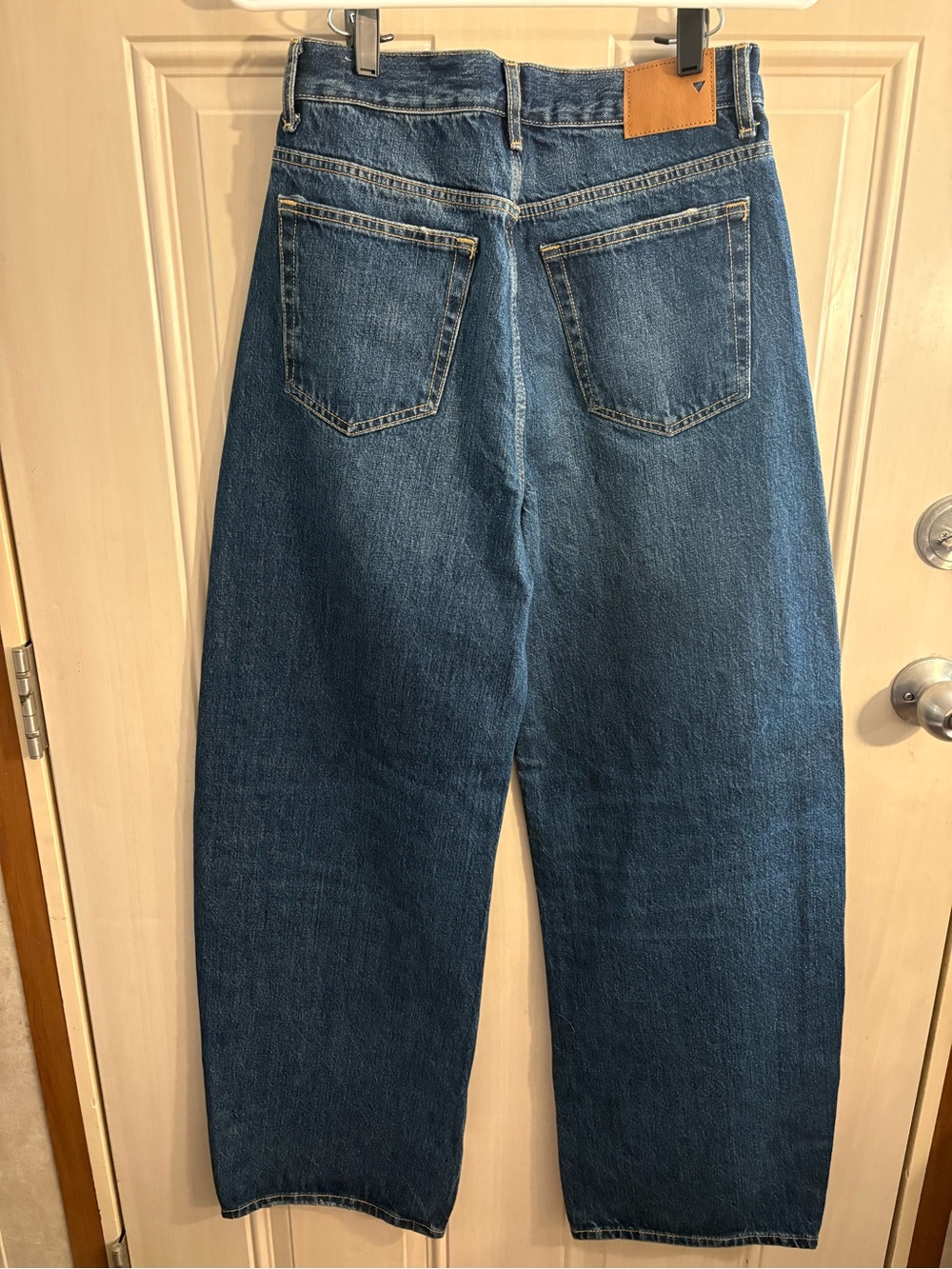 Zara Women’s size 2 NWT Denim Barrel jeans midrise asymmetrical button-fly - Picture 4 of 8